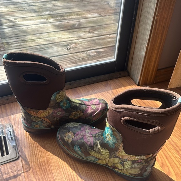 Bogs Women's Floral Winter Boots - Brown and Multicolor - Picture 5 of 8